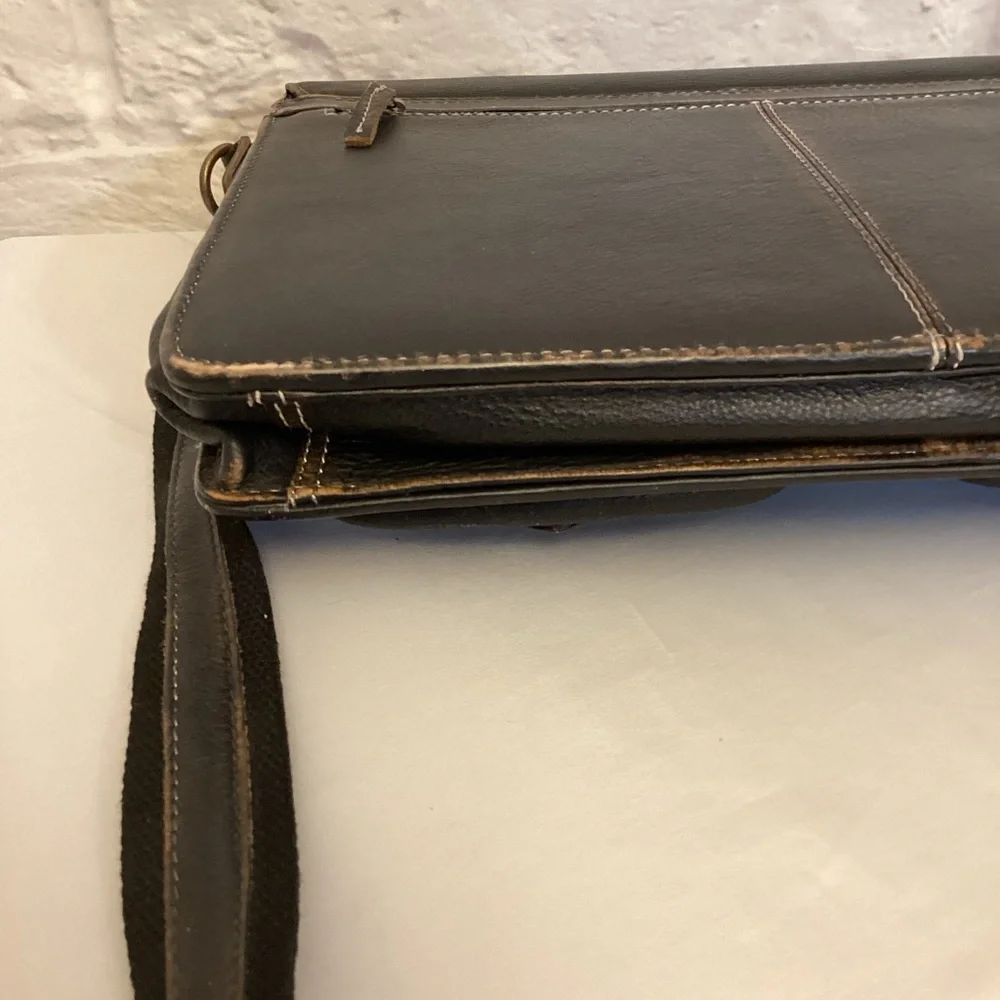 Wilson’s Leather Dark Brown Messenger Bag Laptop Vintage Briefcase Distressed